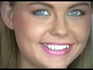Latina filme adult online con le gambe lunghe e la pelle scura è un fortunato stronzo