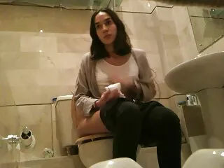 Suo marito è sopraffatto e film hard gratis per adulti lei lo allevia con un bel pompino